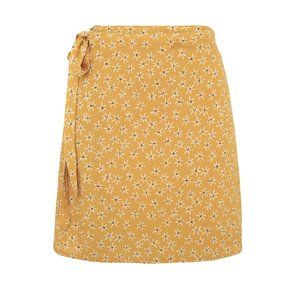 🌼 Embrace Elegance with the Goldie Wrap Mini Skirt 🌼